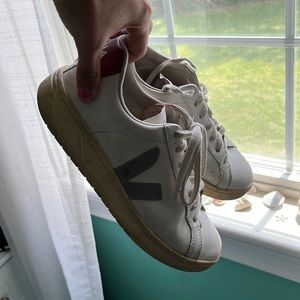 white leather veja esplar sneakers